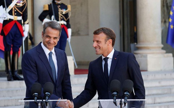Greece-France sign mutual defence pact, major arms procurement deal