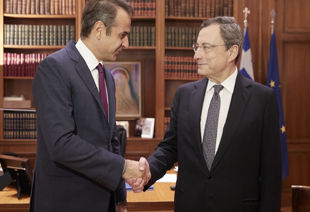 Mitsotakis, Draghi discuss bilateral ties, challenges in Mediterranean on sidelines of EUMED summit