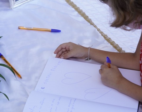 Μίκης Θεοδωράκης – «Σε αγαπάμε φίλε μας» – Συγκινεί το μήνυμα μικρού κοριτσιού