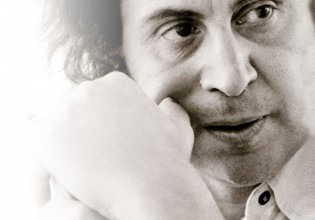 Μίκης Θεοδωράκης – Μου λείπουν οι γονείς και ο αδελφός μου, γι΄ αυτό θέλω να με θάψουν στον Γαλατά