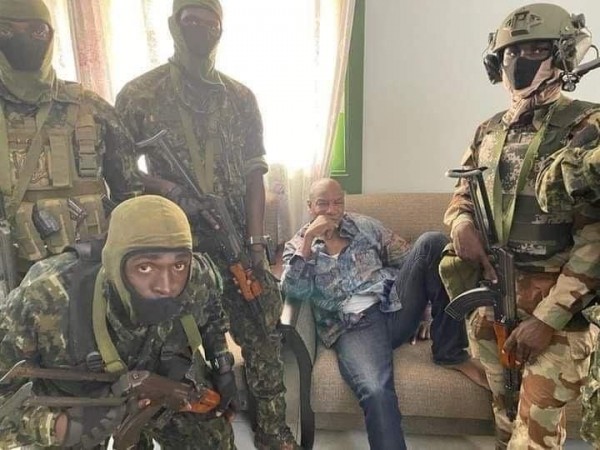 Γουινέα – Πραξικοπηματίες λένε πως συνέλαβαν τον πρόεδρο Κοντέ – Το υπουργείο Άμυνας λέει πως οι πραξικοπηματίες απωθήθηκαν