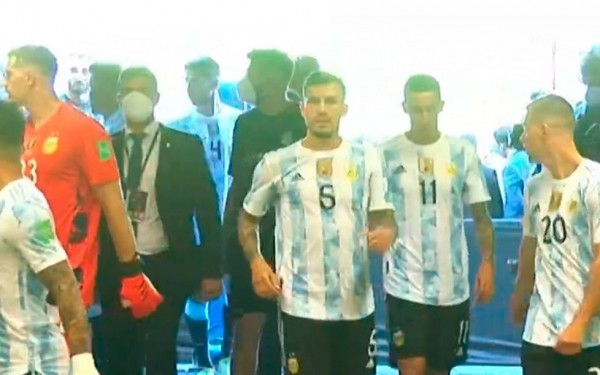 Χαμός στο Βραζιλία – Αργεντινή – Ντου της Αστυνομίας στο γήπεδο