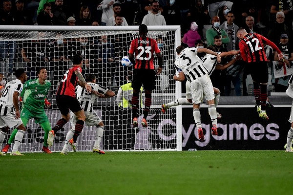 «Όρθια» η Μίλαν κόντρα στην Γιουβέντους (1-1)