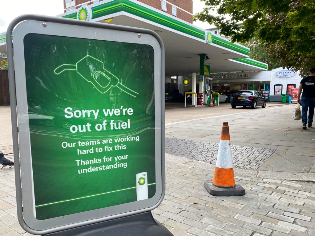 Θέλατε Brexit; Καλή τύχη τώρα - Το καρφί Σολτς στην Βρετανία για τα άδεια πρατήρια βενζίνης