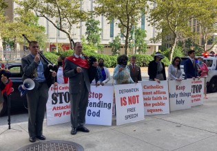 Benedetta – Καθολικοί διαδήλωσαν έξω από την πρεμιέρα της ταινίας του Βερχόφεν στο Φεστιβάλ Κινηματογράφου της Νέας Υόρκης