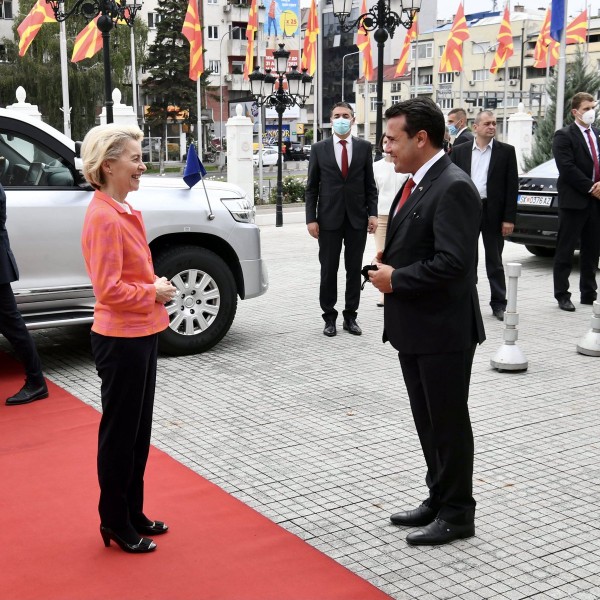 Β. Μακεδονία – Στηρίζει τις ενταξιακές διαπραγματεύσεις με την ΕΕ η Φον ντερ Λάιεν