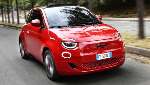 Fiat (500) RED: Ηλεκτρισμός στα κόκκινα για καλό σκοπό