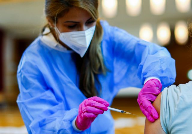 Η Γερμανία σταματά να πληρώνει όσους ανεμβολίαστους γιατρούς μπαίνουν σε καραντίνα
