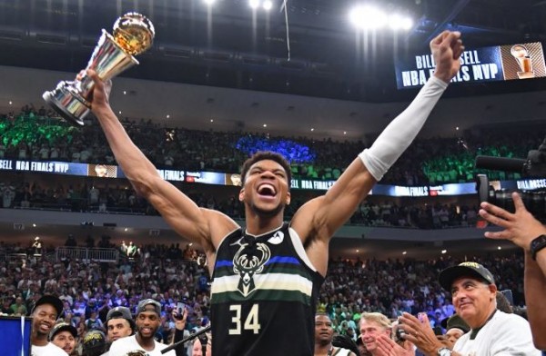 Σχορτσιανίτης – «Ο Γιάννης είναι το παρελθόν, το παρόν και το μέλλον του ελληνικού μπάσκετ»
