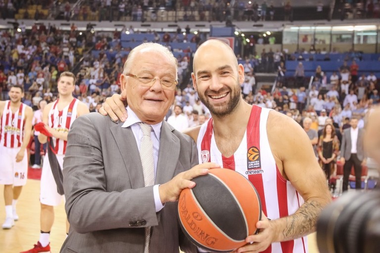 Συντετριμμένος ο Σπανούλης – «Α ρε Ντούντα δάσκαλε, ηγέτη, άρχοντα…»