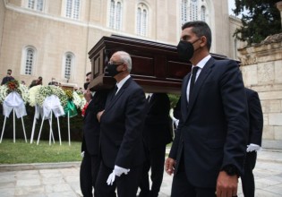Μίκης Θεοδωράκης – Συγκινητικές στιγμές στην Μητρόπολη