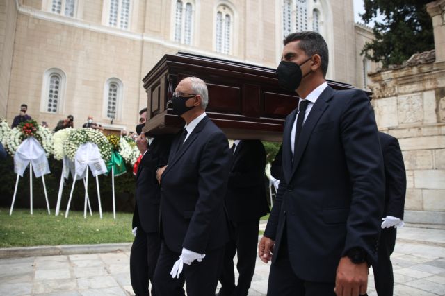 Μίκης Θεοδωράκης – Συγκινητικές στιγμές στην Μητρόπολη