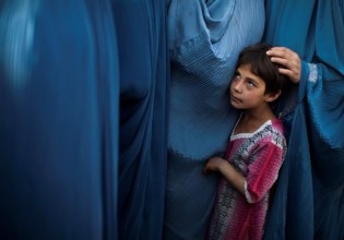 Αφγανιστάν – Οι Ταλιμπάν θέλουν να πάρουν τα παιδιά από τις ανύπαντρες μητέρες