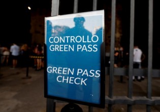 Ιταλία – Το υποχρεωτικό πάσο έφερε έκρηξη εμβολιασμών