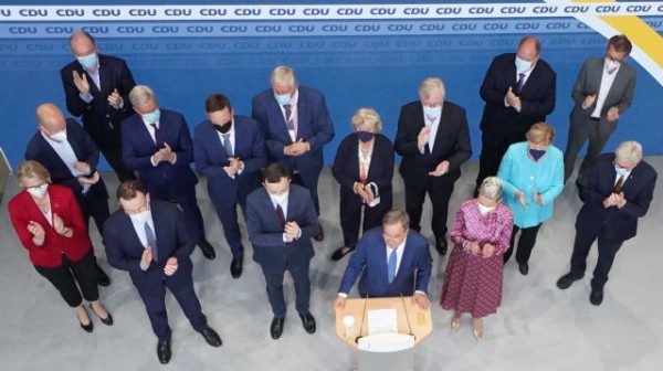 Γερμανικές εκλογές, η πρώτη εκτίμηση – Τρεις συν ένας χαμένοι από τις κάλπες