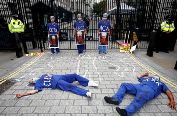 Βρετανία – Το σύστημα υγείας στα πρόθυρα της κατάρρευσης – Γιγάντιες λίστες αναμονής σπρώχνουν τους ασθενείς στο δημόσιο τομέα