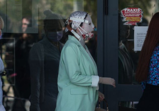 Λύτρας στη δίκη για την επίθεση με βιτριόλι – Πώς είναι δυνατόν να μην τη ρωτήσετε τι εννοεί