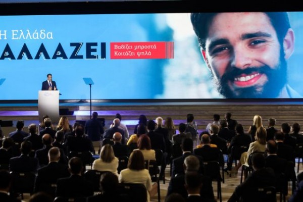 «Επίθεση φιλίας» στους νέους από Μητσοτάκη – Το «πρώτο ένσημο» και η «απόσυρση» της Πανεπιστημιακής αστυνομίας