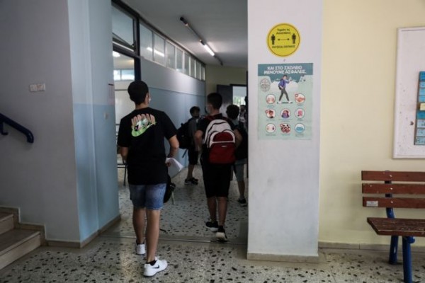 Οικονόμου – Τήρηση των μέτρων για να μείνουν ανοιχτά τα σχολεία – Τι είπε για τις αυξήσεις στο ρεύμα