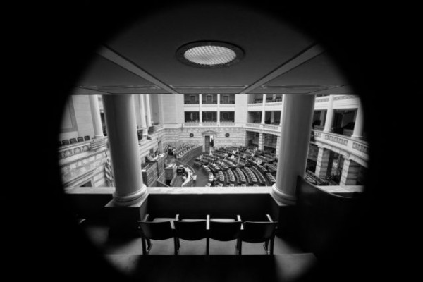 Βουλή – Την άρση ασυλίας του Καλαματιανού εισηγείται η επιτροπή Δεοντολογίας