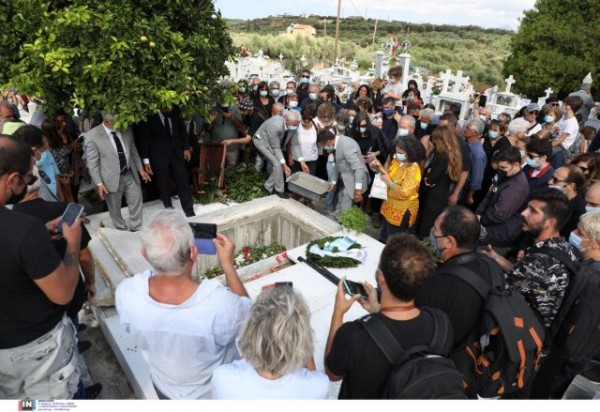 Μίκης Θεοδωράκης – Στην αγκαλιά της κρητικής γης ο σπουδαίος Έλληνας