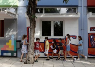 Ηλιόπουλος – Απαράδεκτο το πρωτόκολλο για το άνοιγμα των σχολείων – Κινδυνεύουν να γίνουν επιταχυντής της πανδημίας