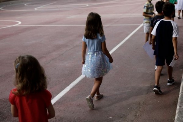 Κοροναϊός – Ένταση σε σχολείο με γονείς αρνητές – Πήγαν το παιδί τους χωρίς self test, απειλούσαν και συνελήφθησαν