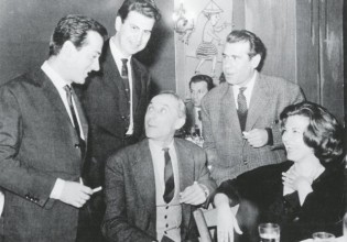 Μίκης Θεοδωράκης – Το μοιρολόι για τον Μάνο Κατράκη που έφυγε σαν σήμερα – Η συνεργασία στο «Άξιον Εστί»