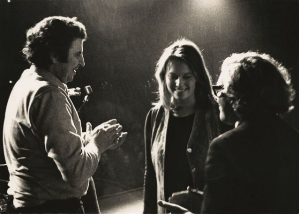 Μίκης Θεοδωράκης – «Ένα το χελιδόνι» τραγούδησαν οι υγειονομικοί έξω από το υπουργείο Υγείας