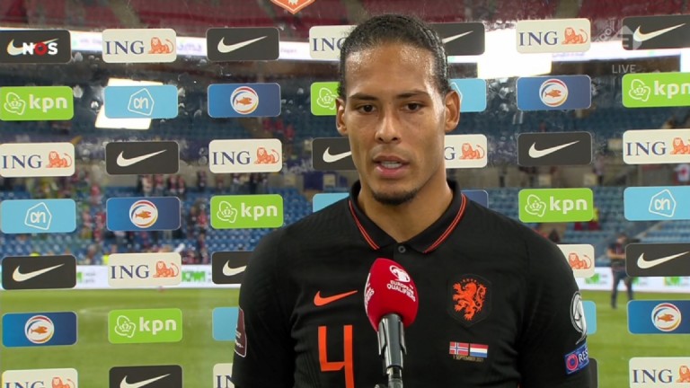 Εκνευρίστηκε με οπαδό ο Φαν Ντάικ και τον απώθησε