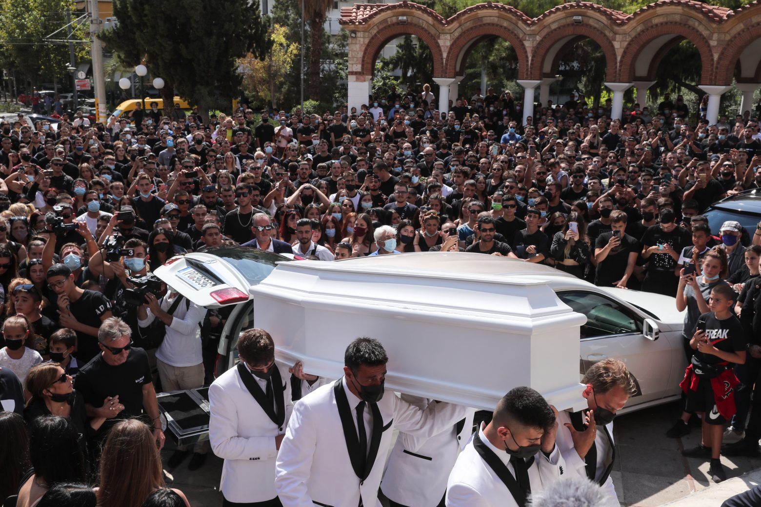 Mad Clip - Θλίψη στο τελευταίο αντίο στον τράπερ - Συγκλονιστικές στιγμές στην κηδεία