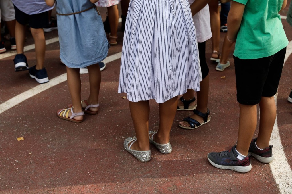 Κεραμέως – Λιγότερα κρούσματα κοροναϊού σε ηλικίες 4-18 τώρα σε σχέση με τον Αύγουστο