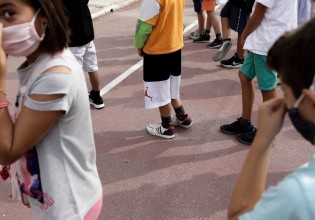 Βασιλακόπουλος – Δεν γίνεται να ρισκάρεις το ανοσοποιητικό κάποιου παιδιού με φυσική λοίμωξη