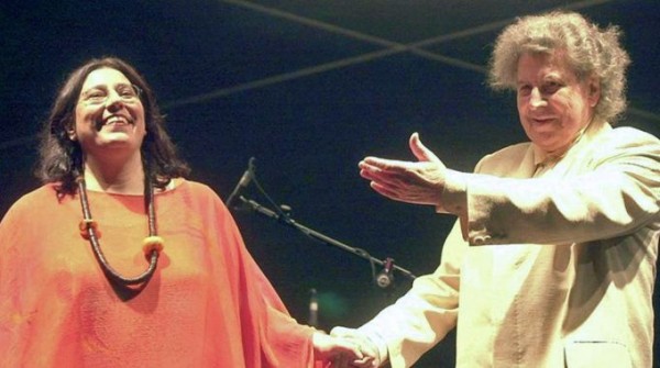 Μαρία Φαραντούρη – «Μίκη μου, με τα χέρια-φτερά σου, όσο ζω θα σε βλέπω πάντα να διευθύνεις τα τραγούδια μας»