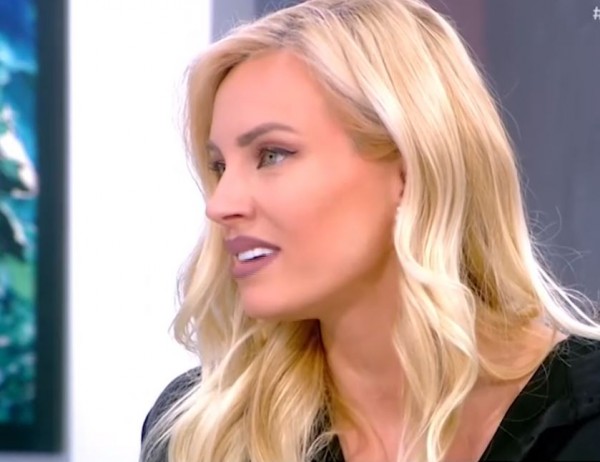 Ξεσπά η Τζούλια Νόβα – «Μου έστελναν μηνύματα να χάσω το μωράκι μου»