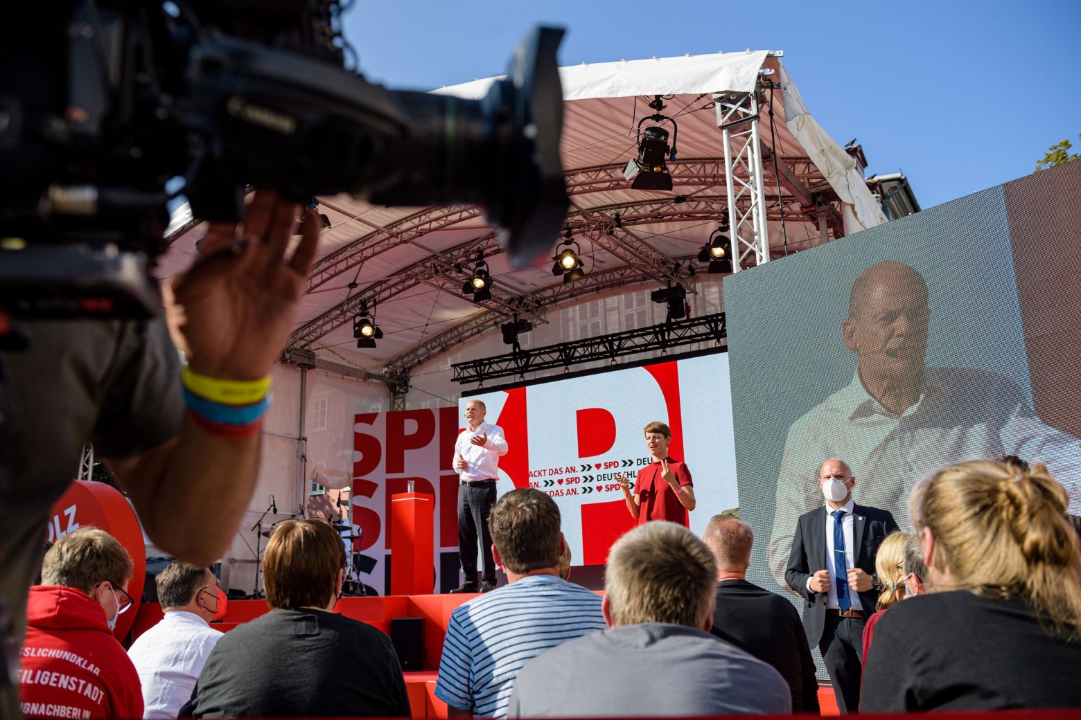 Γερμανία - Άνοδο στις δημοσκοπήσεις καταγράφει ο Όλαφ Σολτς - Πώς στοχεύει να φτιάξει κυβερνητικό συνασπισμό