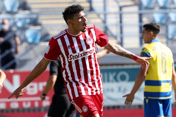 Με γκολάρα Τικίνιο άνοιξε το σκορ ο Ολυμπιακός στην Τρίπολη