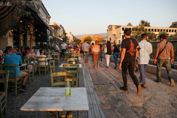 Κοροναϊός – «Ξημέρωσε» νέα καθημερινότητα για τους ανεμβολίαστους – Τι αλλάζει σε εργασία, εστίαση και μετακινήσεις