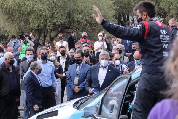 Πατούλης – Γιατί «έκοψαν» τον Περιφερειάρχη από την επίσημη φωτογράφιση του Ράλι Ακρόπολις