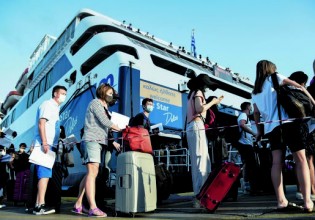 «Πανδημία» πλαστών πιστοποιητικών εμβολιασμού – Σύμβουλος ασφαλείας περιγράφει πως δρουν τα κυκλώματα