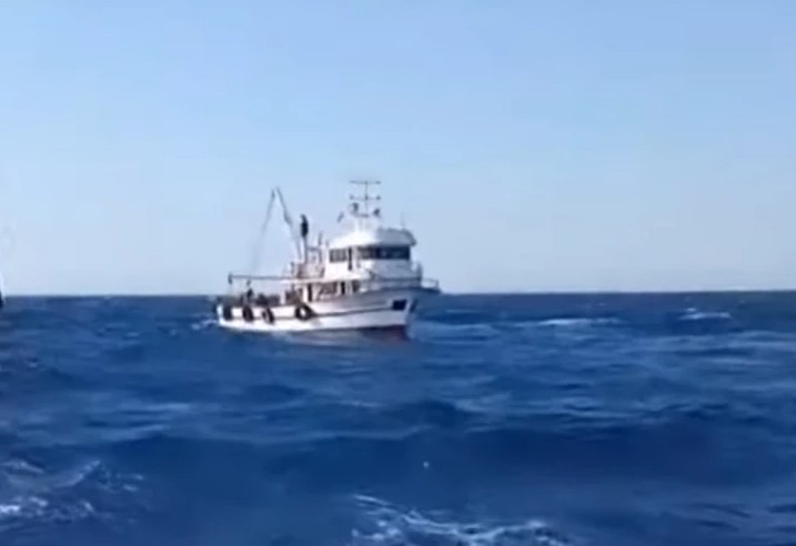 Βίντεο-ντοκουμέντο - Σε απόσταση αναπνοής από τη Λέσβο τούρκοι ψαράδες - Εισβάλλουν στα ελληνικά χωρικά ύδατα