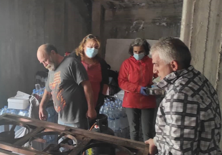 «Άλλος Άνθρωπος» – Ατύχημα για τον Κωνσταντίνο Πολυχρονόπουλο που βοηθούσε εθελοντικά τους σεισμόπληκτους στην Κρήτη