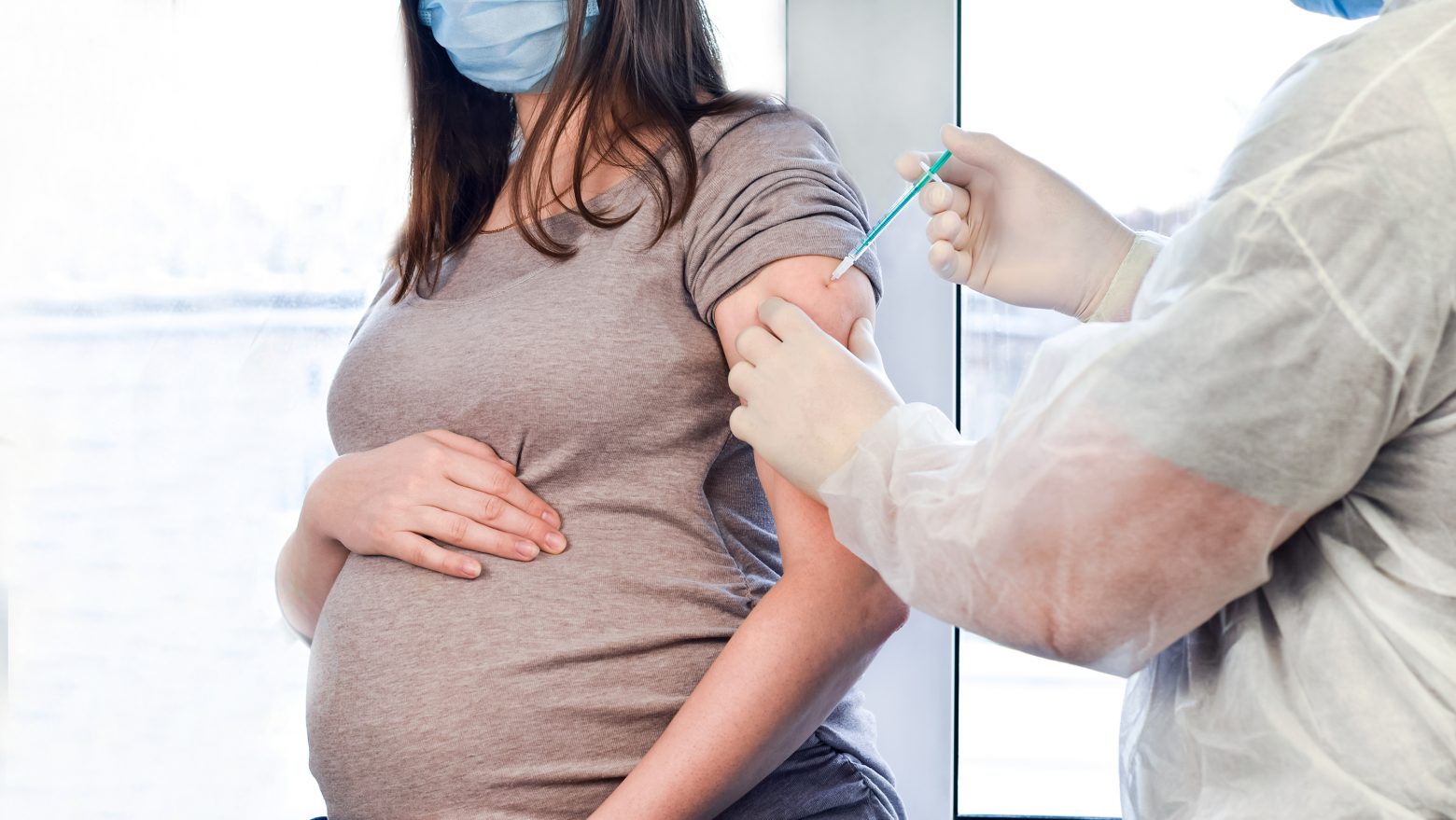 Μόσιαλος - Πόσο προστατεύει το εμβόλιο της Pfizer τις έγκυες
