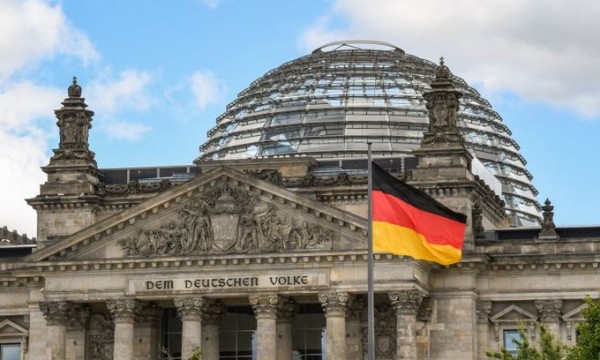 Γερμανία – Ανοιξαν οι κάλπες των ομοσπονδιακών εκλογών – Αβέβαιο το αποτέλεσμα