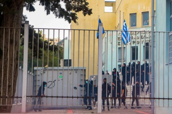 ΕΠΑΛ Σταυρούπολης – Κανονικά διεξάγονται σήμερα τα μαθήματα- Αποχώρησαν οι διαδηλωτές