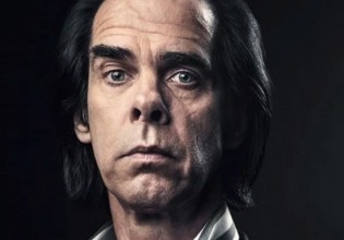 O Νικ Κέιβ και οι ελληνικές του «περιπέτειες»