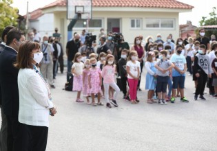 Σακελλαροπούλου – Επίσκεψη στην πυρόπληκτη Αγία Άννα Ευβοίας – «Σημασία έχει η ζωή και η υγεία»
