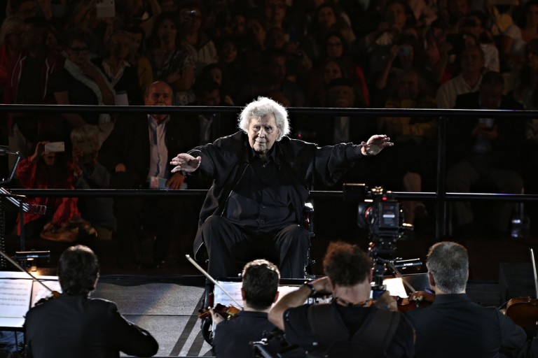 Μίκης Θεοδωράκης – Τα Χανιά ετοιμάζονται να «υποδεχθούν» τον μεγάλο μουσικοσυνθέτη