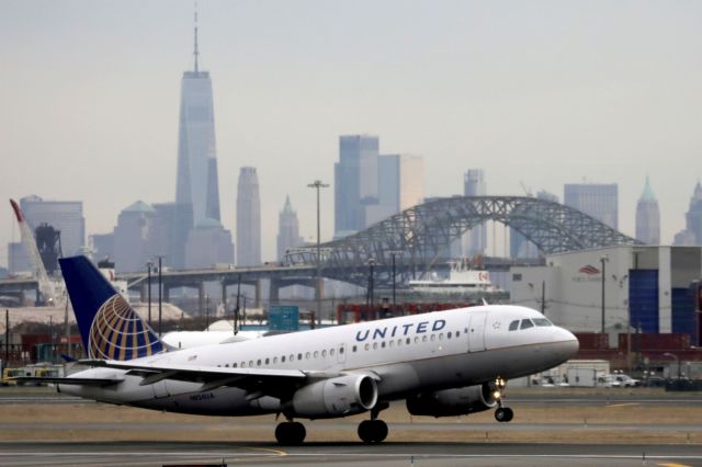 United Airlines – Έτοιμη να απολύσει τους 593 ανεμβολίαστους εργαζομένους της