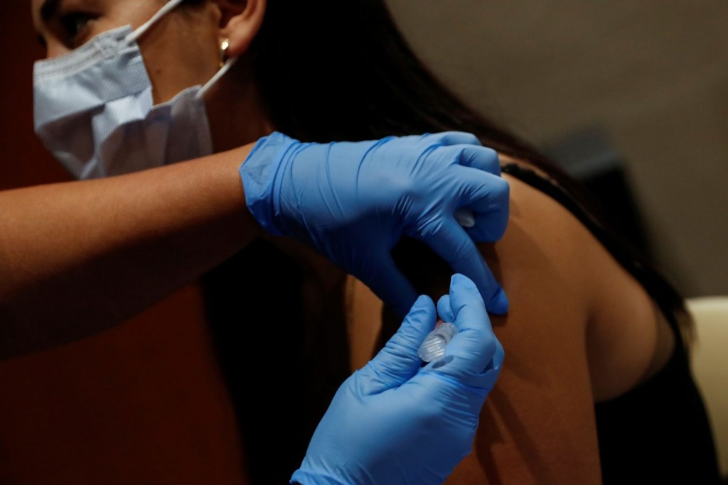 ΗΠΑ – Υποχρεωτικός ο εμβολιασμός για υγειονομικούς και εκπαιδευτικούς στην πολιτεία της Νέας Υόρκης
